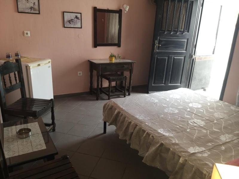 Hotel Koralli Kamári Zewnętrze zdjęcie